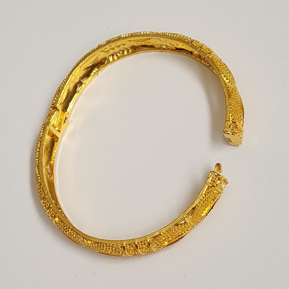 18K Gold Plated Intricate Design Bangle Bracelet - Picture 5 of 6